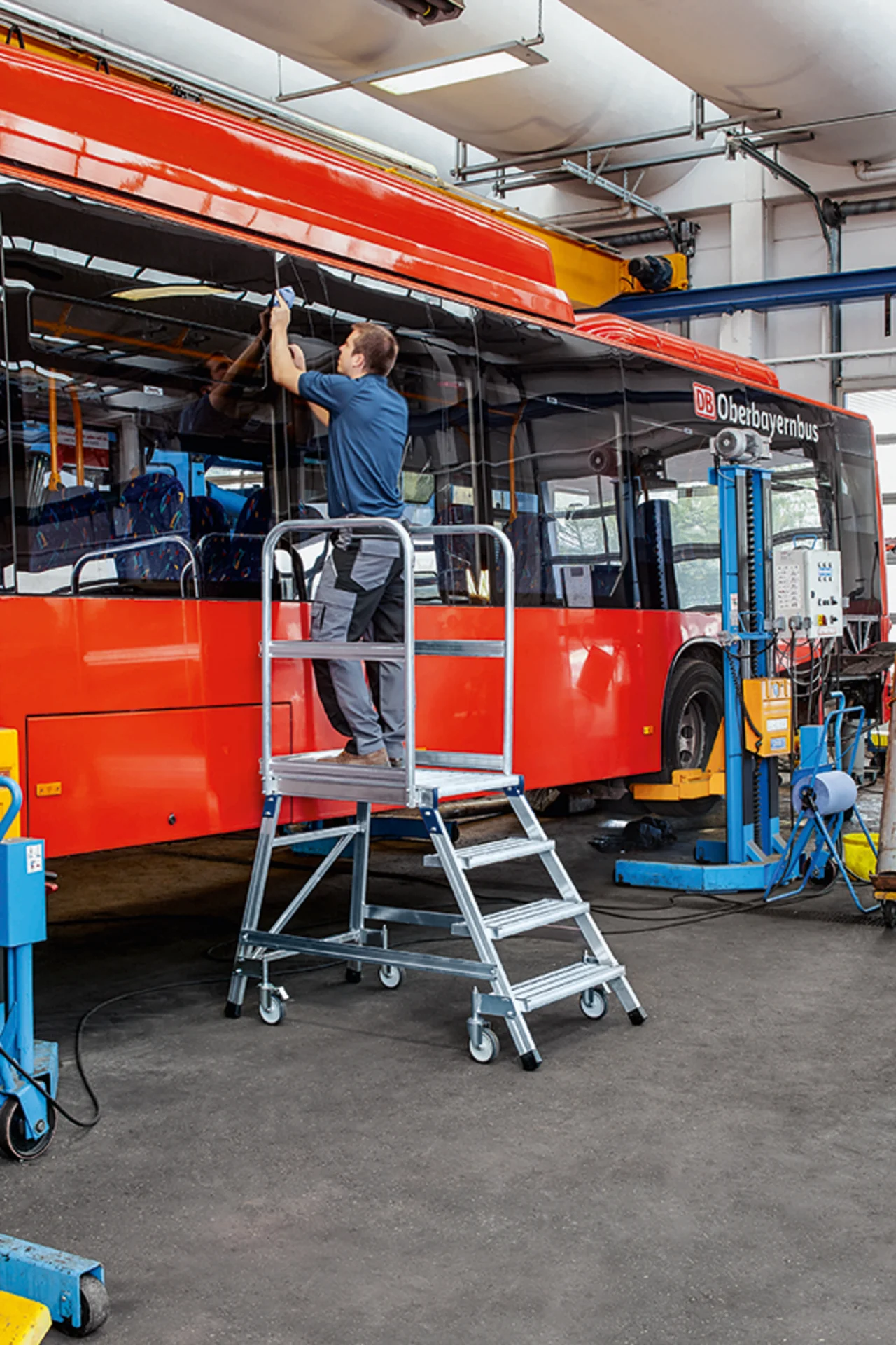 Zarges Egy oldalon járható gurulós dobogós lépcső - Image 3